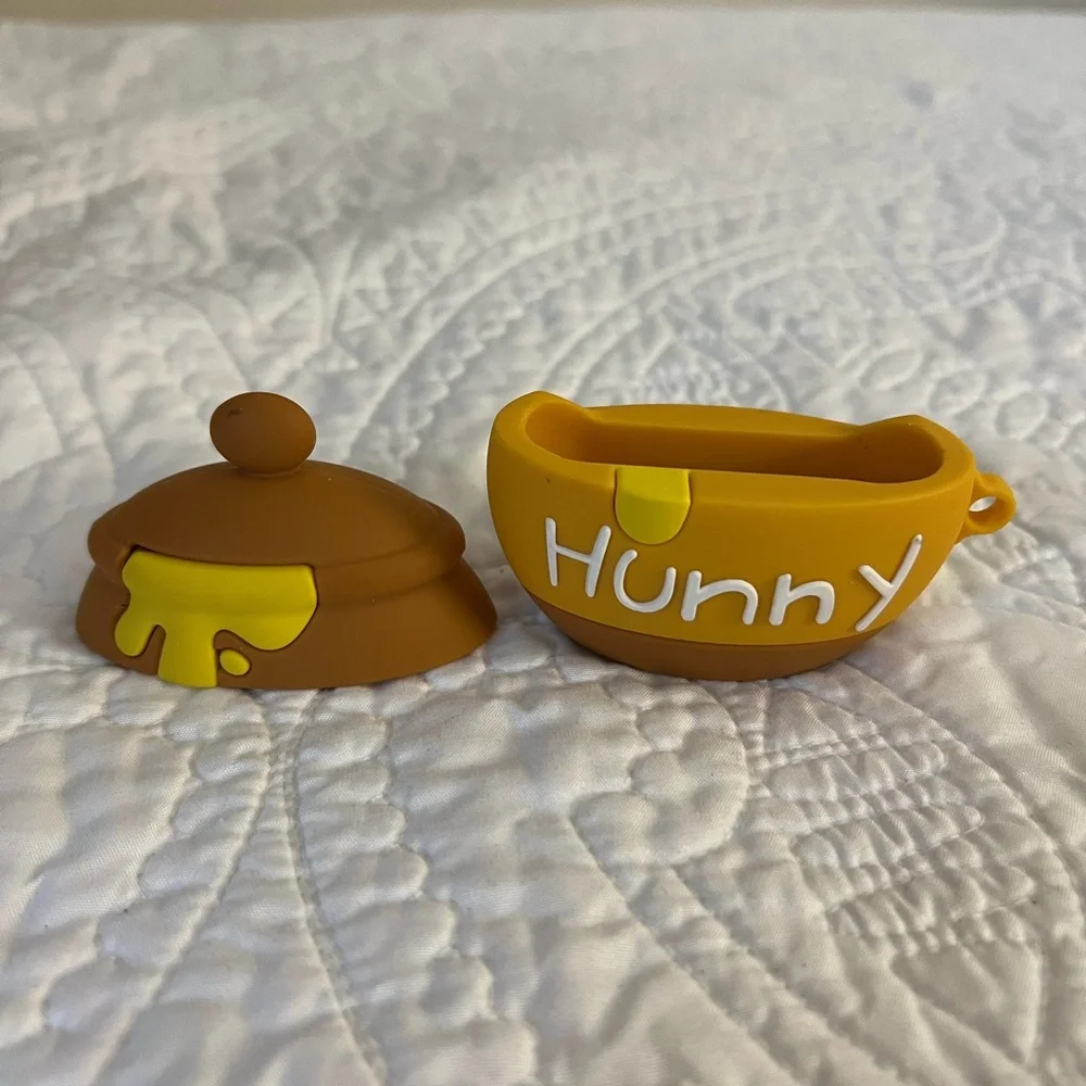 Winnie the Poo inspired Apple Airpod Pros case. (Airpods not included)